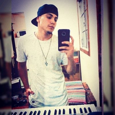 🖤
Prefiero reír un segundo que por cada minuto llorar