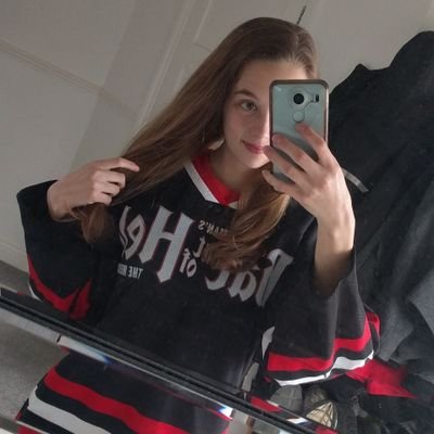 Zelda and Disney fan/general nerd. Psychology graduate from UKC and player of badminton. 🏸
She/her.
aka selbub