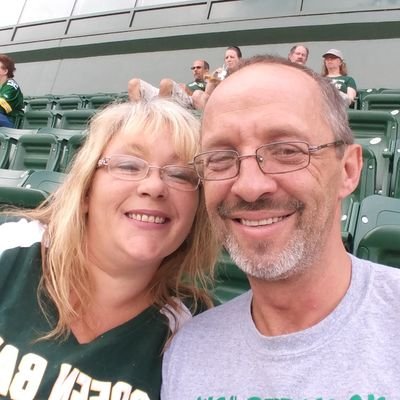 Wisconsin native. brewers, packers, bucks and badgers. Husband and father of 7. Also a packer season ticket holder. Hate the Cubs and Cardinals.ELR fan. F**k 45