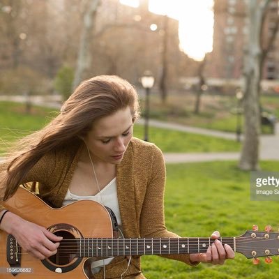 guitar_schooool's profile picture. ギターを学びたいけど教室に通うのはめんどくさいし、高い😭 そんなあなたのためのギターオンライン教室マッチングサービス🎸 まずは固定ツイートをチェック！ 質問はdmで受け付けています📩
