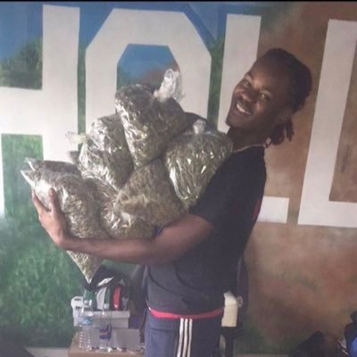 Licensed medical marijuana distributer CEO:of greenvibes tap in with me dm me if you want to make some money dm me 💯🧳