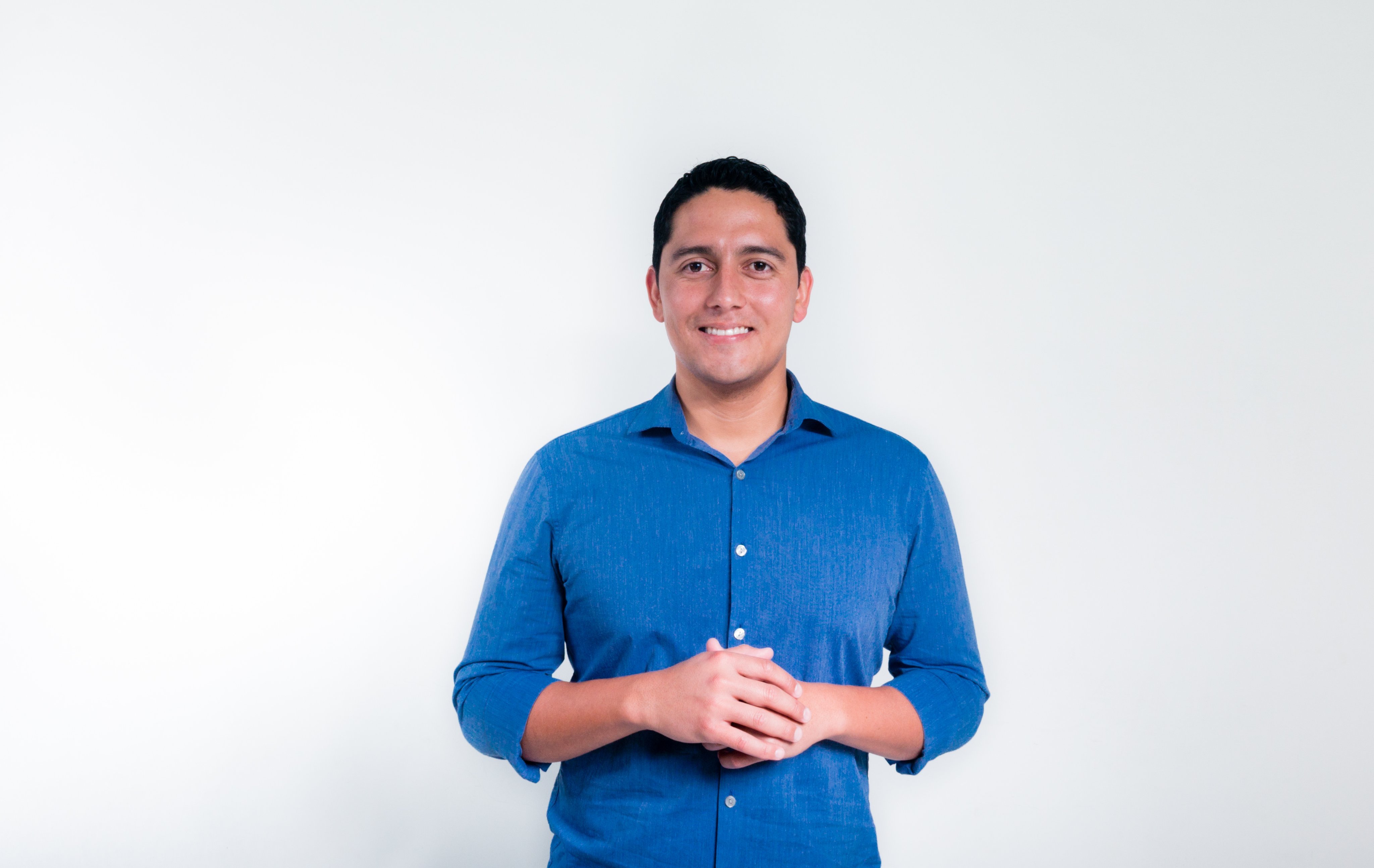 Ayudo a emprendedores a generar ingresos con su conocimiento. Estratega de marketing digital.