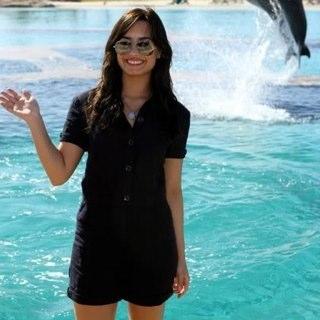 DfakeLovato's profile picture. 