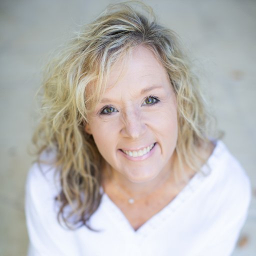 author of dear daughters: love letters to the next generation | host of dear daughters podcast | cofounder of @acfellowship