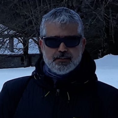 Un enamorado de la profesión: ingeniero,perito y experto en sist. prot. contra incendios. Mi afición la montaña y ciclismo. Afortunado de tener una gran familia