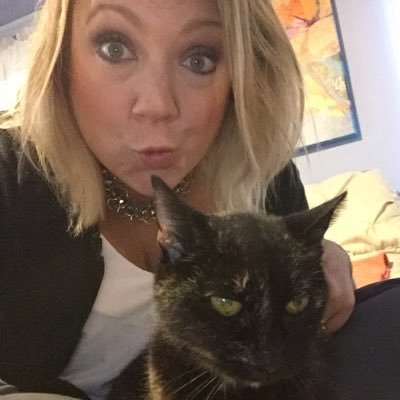 catworek's profile picture. Still in love with life.