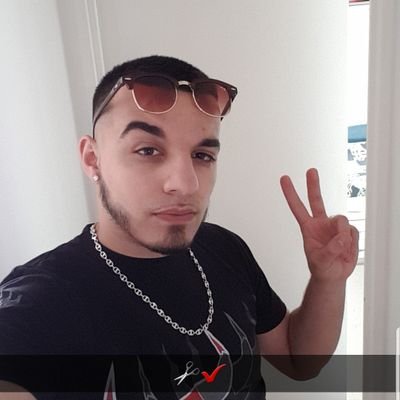 Alexfablous78's profile picture. 20% |📍78| PSG
~Soulard 😍🍻🍻
《La réalité m'empêche de rêver》