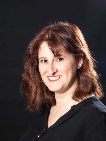 noemix's profile picture. Profesora de social media, UX y marketing online de día, seriéfila de noche. Goonie 24h. Escribo sobre redes sociales, libros y series.