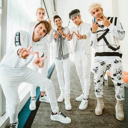 Cintiavelez652's profile picture. bailarina/canto/actuó desde los 7 años/
AMO CNCO @cncomusic. #cncowner
Empuja tus límites, experimenta la vida, conquista tus miedos,🤗😘