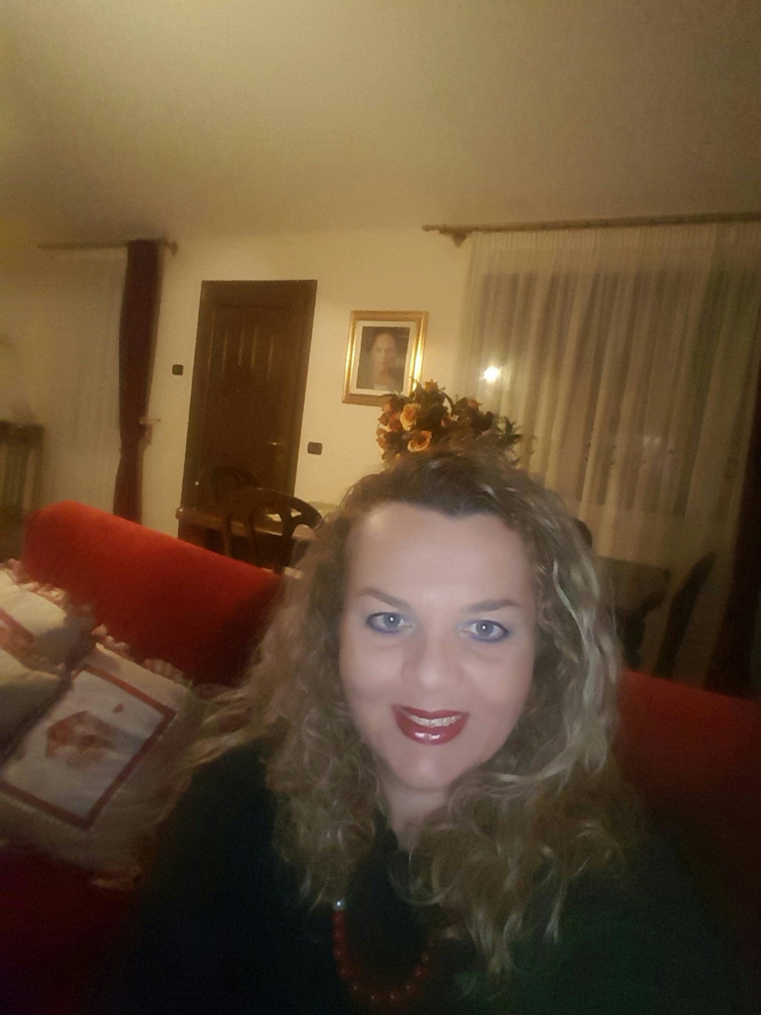 sono una sognatrice impulsiva,ma passionale e penso che nella vita ci voglia rispetto verso le persone,e che la mente supera tutto!