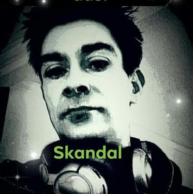 Ich stehe noch am Anfang ich liebe Musik sie hilft wenn man traurig ist sie motiviert mich meine Rede Musik an Welt aus und es gibt nichts schöneres