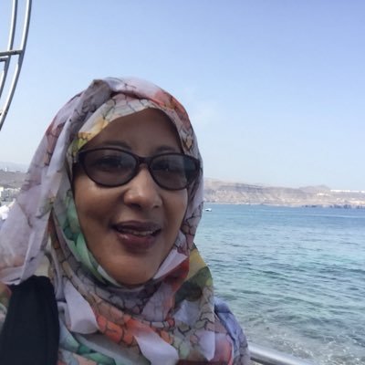 TahraHembara1's profile picture. Mauritanienne artiste, universitaire, féministe, politicienne .Joueuse d’échecs aime la nature et les animaux.honnête devant l éternel et immense musicienne.