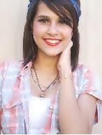 Sou muito preguiçosa, estrememente minimalista, ciumenta e sensível . Amo escrever e fotografia *-*