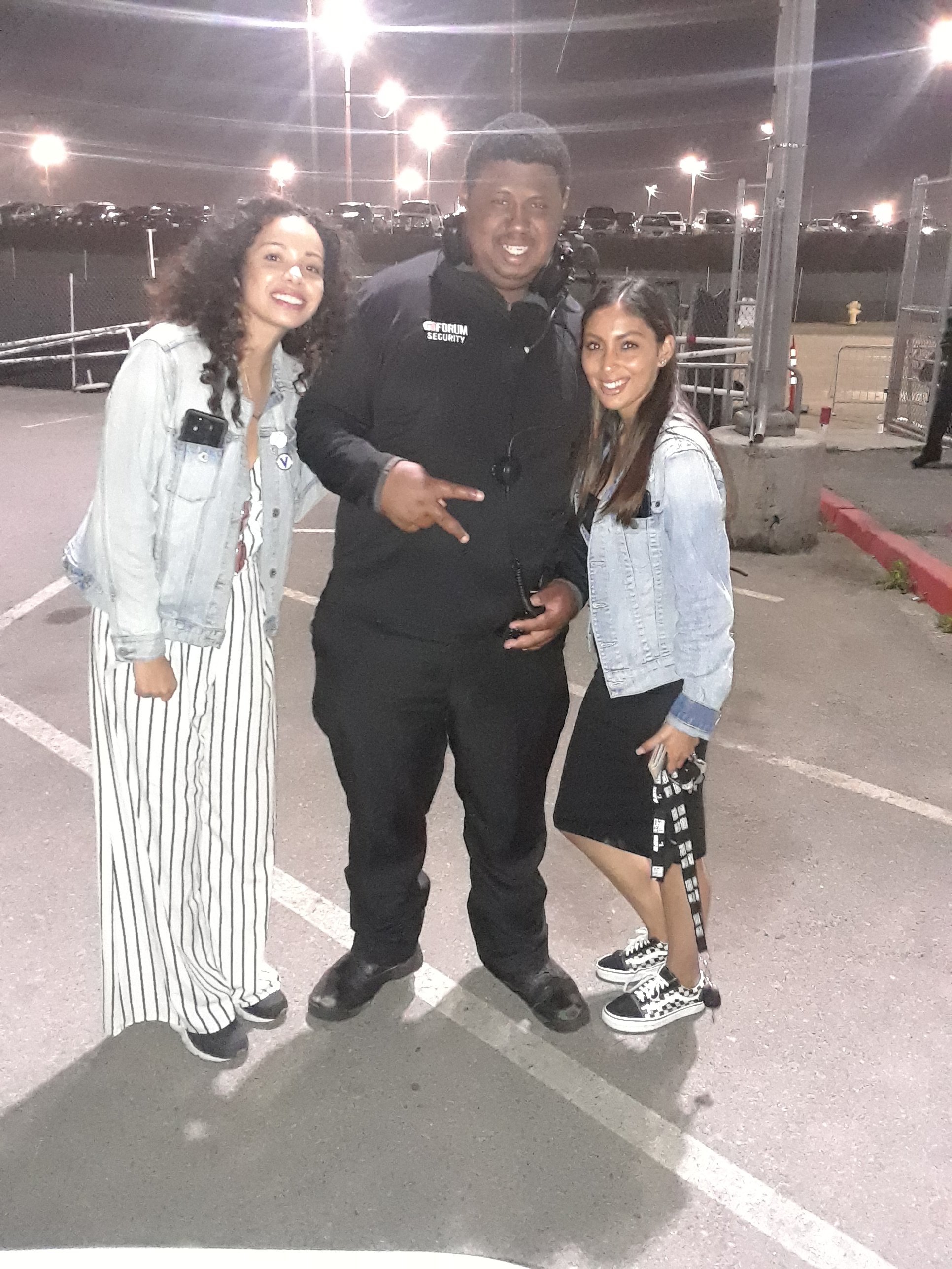 MY NAME IS SHAROD BUT MOST OF MY FRIENDS KNOW ME AS TOPFLIGHTTT. IM A ASSISTANT WOMENS BBALL COACH AT LATRADETECH COLLEGE. IM ALSO LEARNIN HOW TO DJ AS WELL.