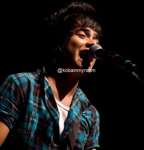 |   @kobarestart , I want you in my room :9