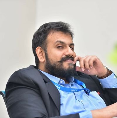 YouTube addict, ever-aspiring musician. Rain hater, sun lover. Writes in English. Reads in Bengali, Hindi and English. Mechanical keyboard enthusiast.