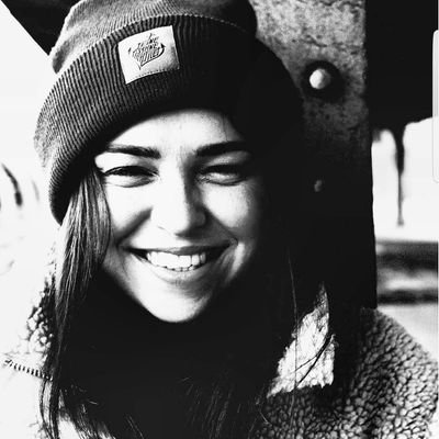 legendaerenicky's profile picture. student / 90 baby / nerd / daydreamer

insta: skript.chick