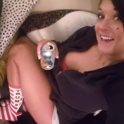 JanaBanana1217's profile picture. Mother, Conservative, Trump Supporter, OU fan🇺🇸