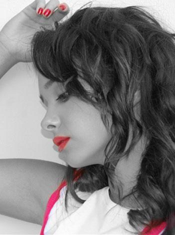 pelinsafak's profile picture. 