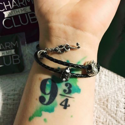 ParfBordelique's profile picture. Proud Slytherin during the school year. 🐍 Living in Cabin 14 during the summer. 🌈 Being a Lost Boy in my dreams. ✨