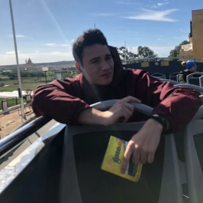 xavi_saenz1997's profile picture. Me gusta viajar en transporte público.