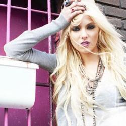 RowKavanagh's profile picture. I see ghosts. I've never considered it a gift or curse. Just a part of life. Carver Cafe waitress. [R]