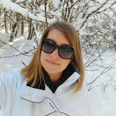 Nat, 35 ans, maman et blogueuse cruelty free! Passionnée également par Disney, les voyages, l'hiver et la neige, le hockey, le métal et les chats.