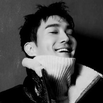 86CSWN's profile picture. •°••°☆ cнσi siωσท σr нσrsє • visυαℓ мємвєr σƒ # 𝕊𝕁 • siทgєr, αcτσr, мσ∂єℓ 《вυτ αrє ωє αℓℓ ℓσsτ sταrs, τryiทg τσ ℓigнτ υρ τнє ∂αrк? 》