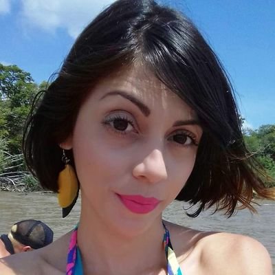 Apaixonada pela vida, apaixonada por Jesus,apaixonada por tudo aquilo que me faz bem.