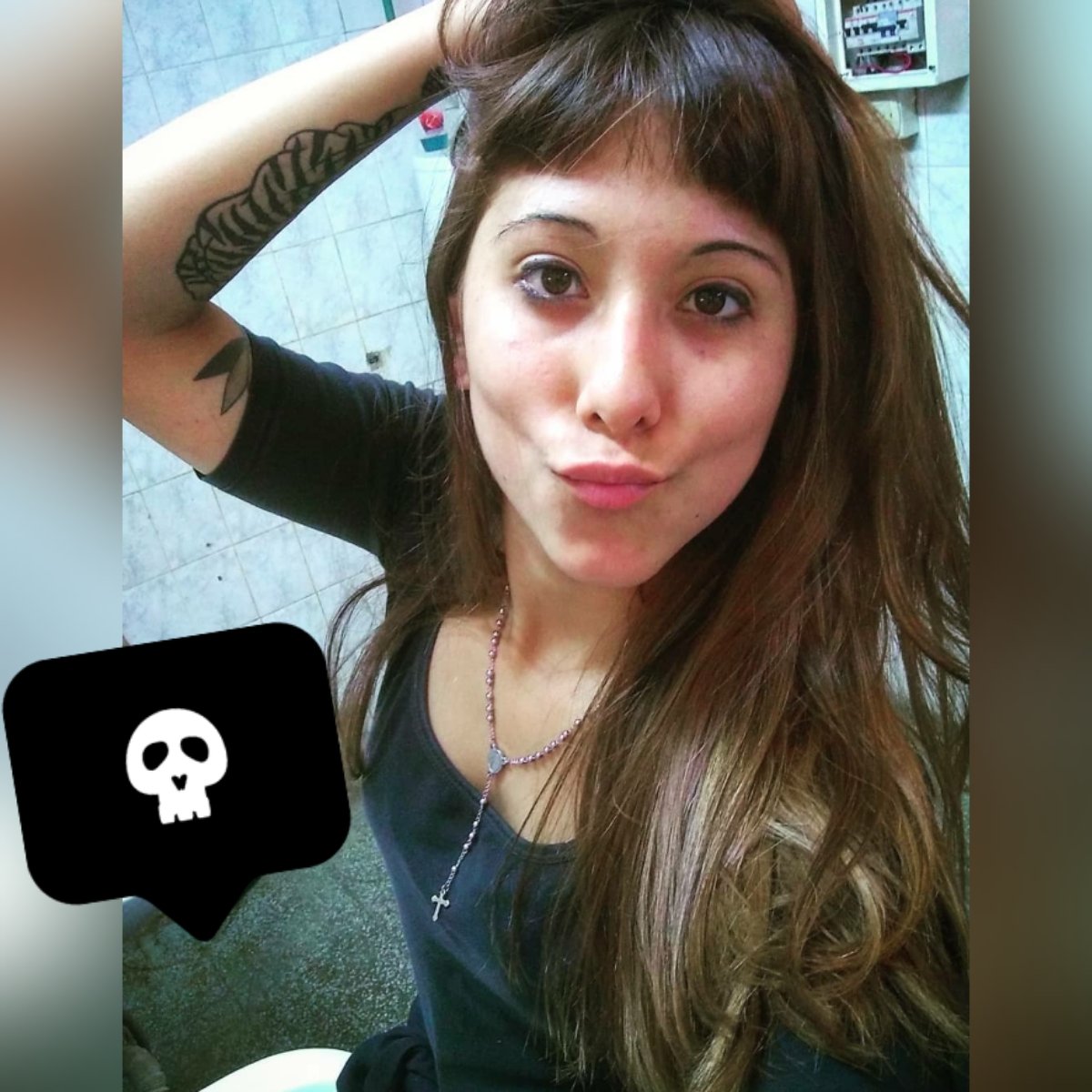 Una chica excelente, Bastante loca de a ratos. A veces tan triste,A veces tan muerta de risa, A veces mala.