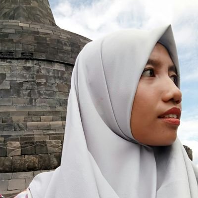 AstutiDesika's profile picture. Twitter ke dua setelah @Deska_zee || 216