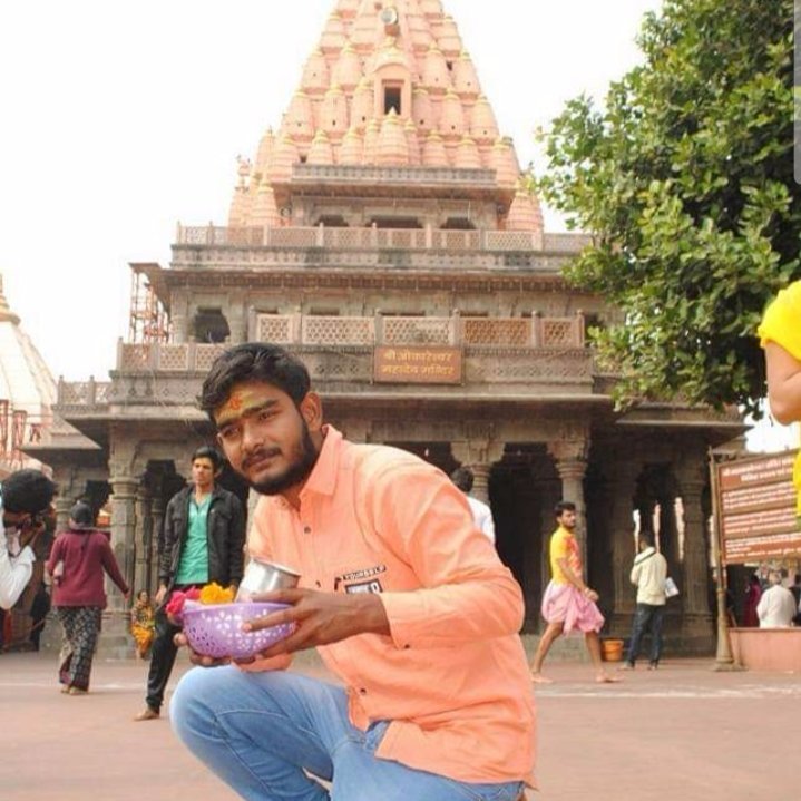 BrandRohit98's profile picture. ॐ त्र्य॑म्बकं यजामहे सु॒गन्धिं॑ पुष्टि॒वर्ध॑नम् ।
उ॒र्वा॒रु॒कमि॑व॒ बन्ध॑नान् मृ॒त्योर्मुक्षीय॒ मा ऽमृता॑त् । 
🙏🙏जय श्री महाँकाल🙏🙏