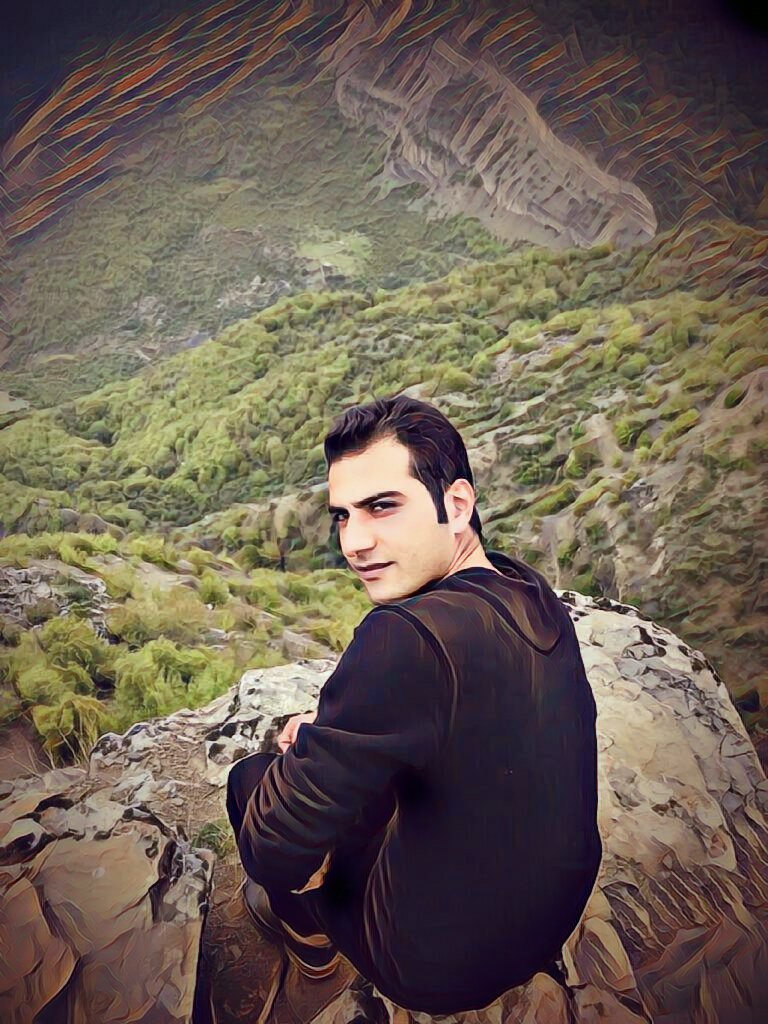 میبینم👁 |
آن شکفتنِ شادی را |
پروازِ بلند آدمیزادی را |
آن جشنِ بزرگ روز آزادی را.🫂🍀