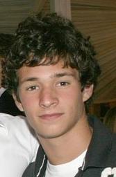 o menino que não tem medo de ser ele mesmo e não tem preconceito , ou faz distinção!! Follow-me!