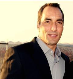 Ex-Jogador de futebol e atualmente comentarista.