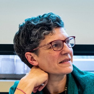 Francaise, europhile, travaillant a une meilleure Europe. Mes tweets ne representent personne d'autre que moi.