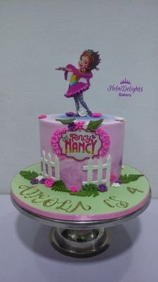 helnidelightsb1's profile picture. making delicious customized cake for all occasions