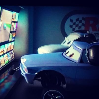 Realizador Televisivo, director de cámaras, apasionado x el automovilismo padre de mellizos,transportista,emprendedor e hincha de racing