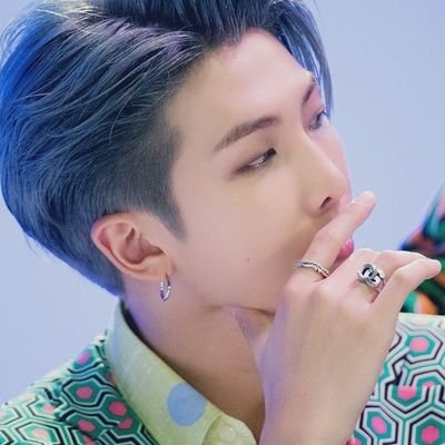 ラテ على تويتر Tristoneって綾野剛とか坂口健太郎がいる事務所にbtsが手を組んだんだね ビックリしたんだけど笑笑
