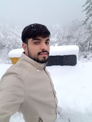 aamie_khan's profile picture. 