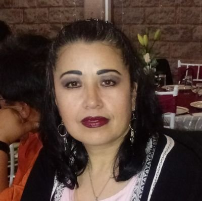 Lo que ves es lo que hay! Soy sencilla, amante de la Música Norteña. Amo a mi familia, a mis amigos y mi trabajo ... Y quitándome lo malo; soy buena!!