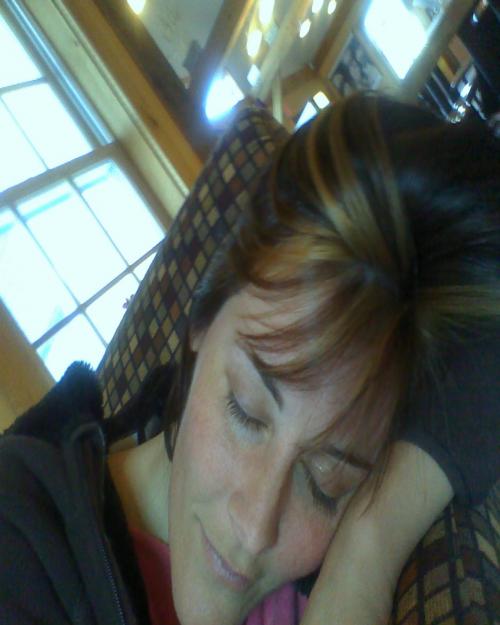 findeventide's profile picture. gratitude and a smile