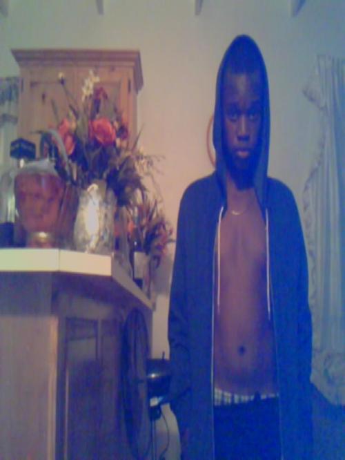 use_her_name's profile picture. i am wat sum might say weird randomnlt weird i say wateva sh*t comes to my mind, lives in da moment, spontaneous, friendly 4 da most part