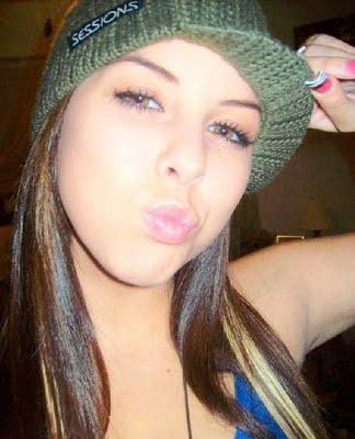Soy una nena super bendecida, solo existo para vivir al maximo la vida y amar a quienes me aman ...