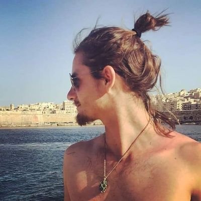 vittorprotti's profile picture. Humanista, universalista, viajante,  palmeirense, sagitário com asc em aquário.