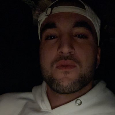 Simetre11's profile picture. Je fait l’équivalent de l’Empire State Building