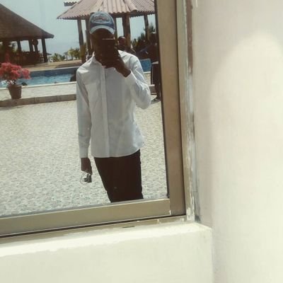 20 yo
étudiant en électromécanique
mood( art, trap, rap,baskeetball)
le monde est si grand pourquoi être renfermé
follow me i follow back