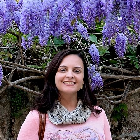 Farmacêutica (UFRJ-Macaé) com interesse em uso racional de medicamentos, avaliação de tecnologias em saúde e estratégias educativas.