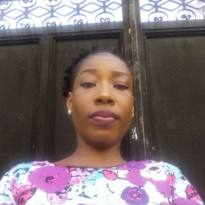 SnazzyB6's profile picture. I do not try to fit in or join the crowd, I am my own woman.