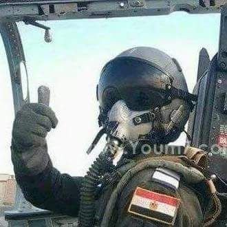 ضابط في القوات الجويه